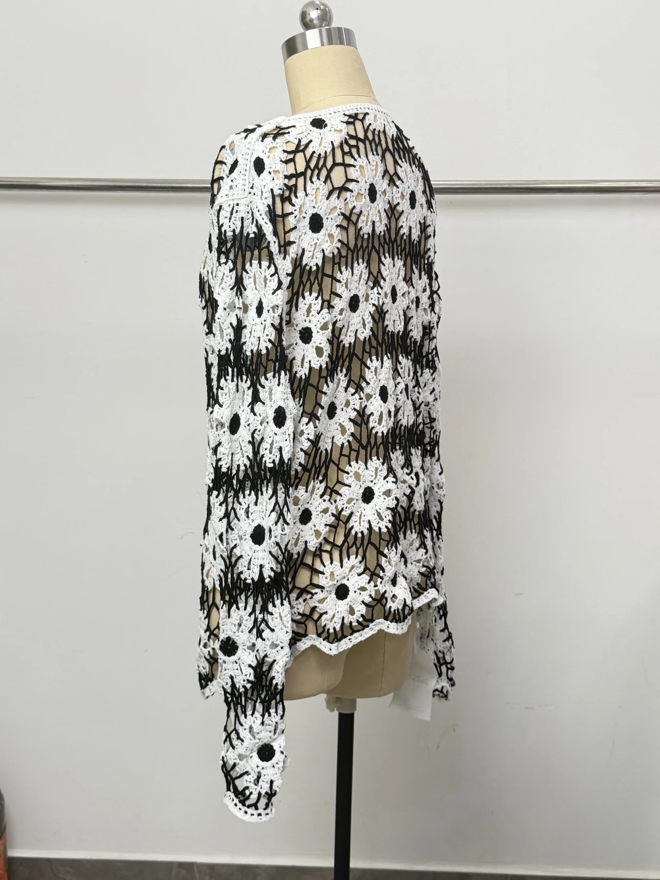 Wholesale Black Ivory Daisy Crochet-Look Pullover for OEM and private label production 6