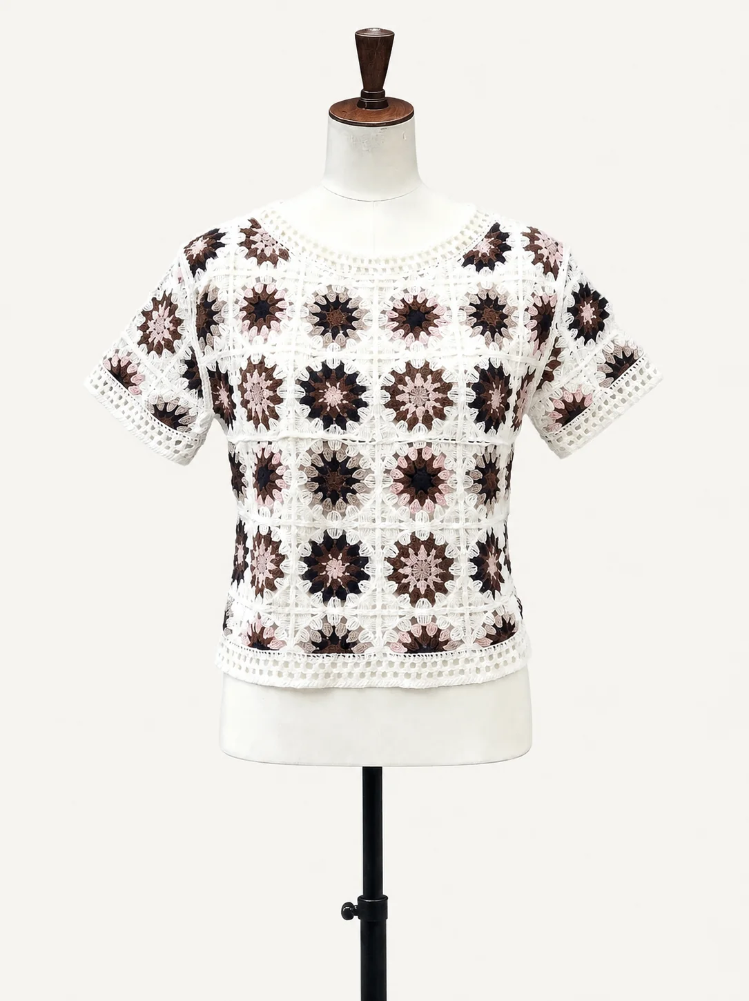 Wholesale brown floral crochet-look short sleeve top for OEM and private label production